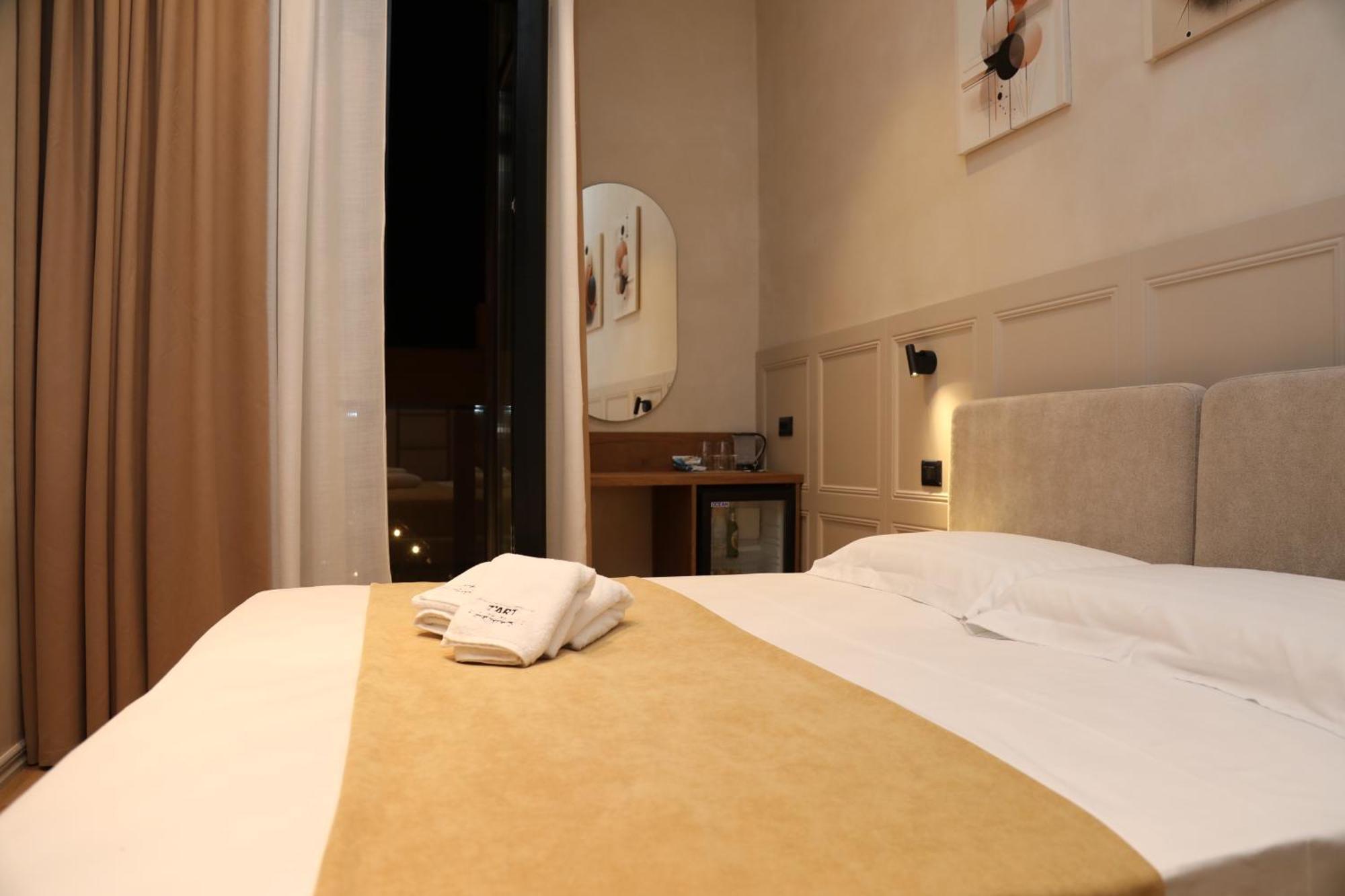 Z Art Hotel Круя Экстерьер фото