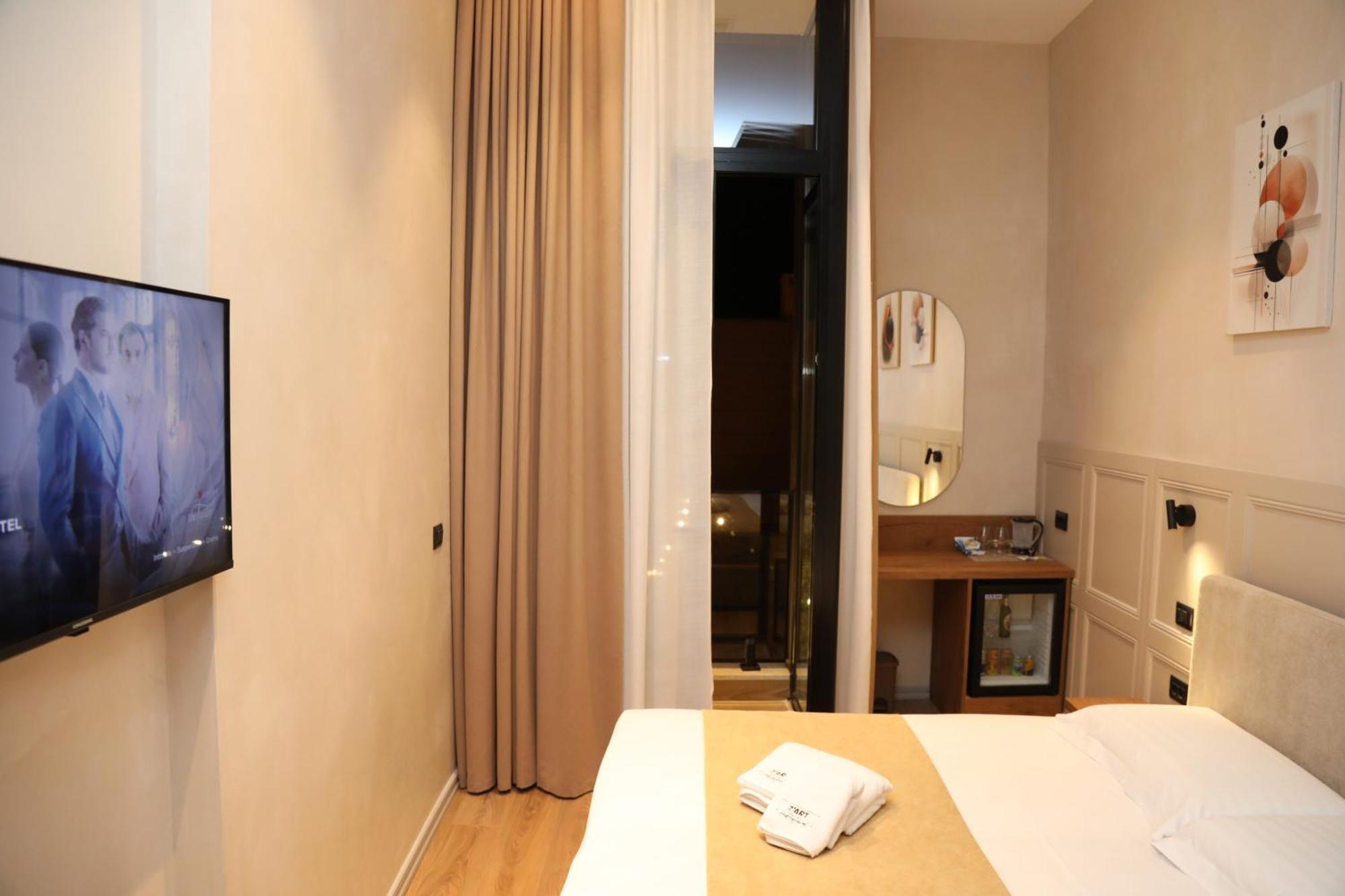 Z Art Hotel Круя Экстерьер фото