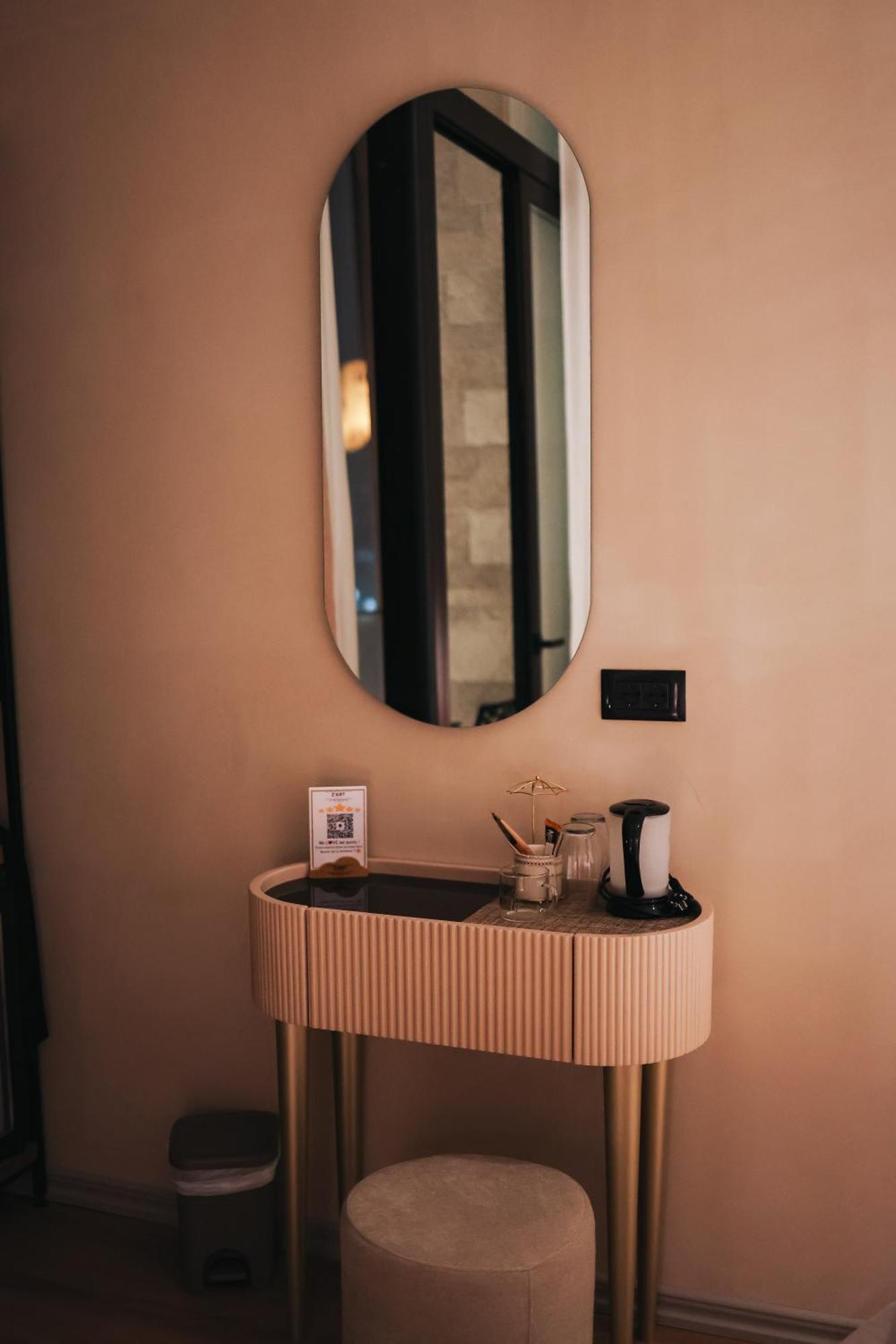 Z Art Hotel Круя Экстерьер фото
